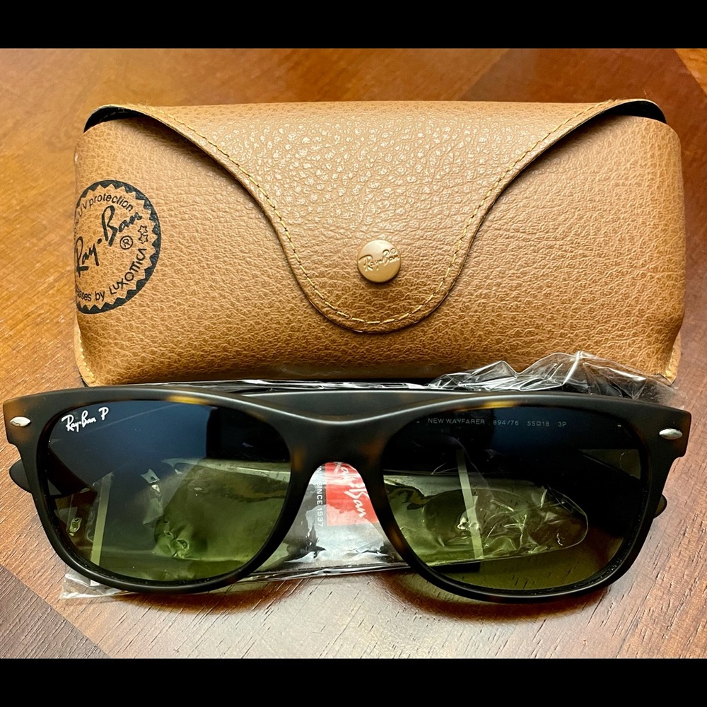 Ray-Ban Sunglasses. Series Wayfarer. Color code: 894/76